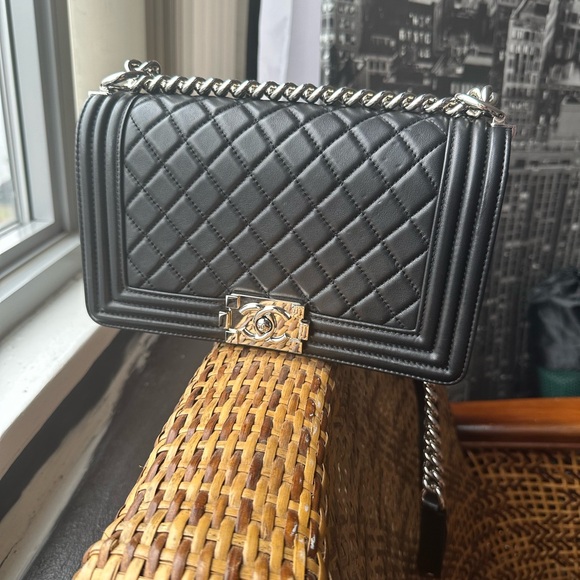 Black purse with box, dust bag, all cards and ribbon. - Picture 3 of 16